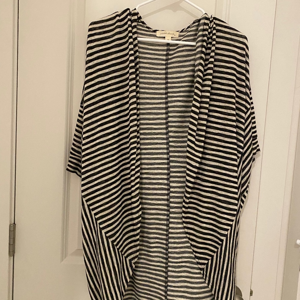 Black and beige/cream 3/4 sleeve knit